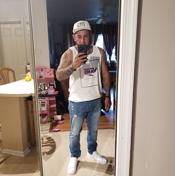 Meet your Posher, Enrique - Picture 1 of 1